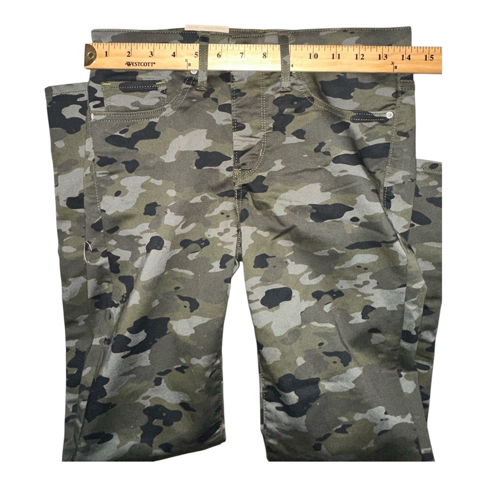 Levi's Womens Camouflage 314 Shaping Straight Pants, 27x30 - Picture 8 of 10